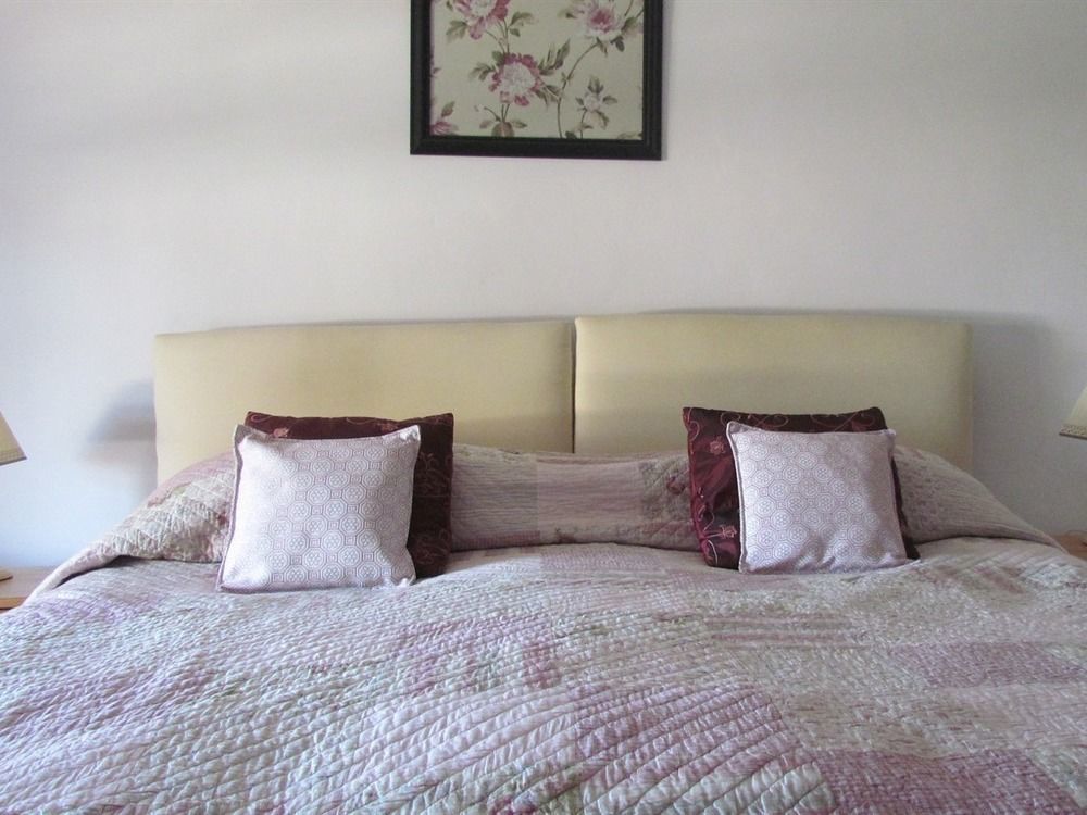 Celyn Villa Bed And Breakfast Holywell  Extérieur photo